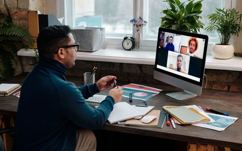 A trainer running a live online class